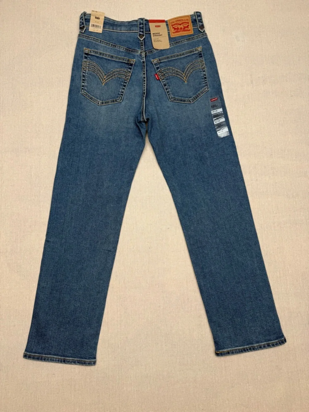 Levis Wedgie Straight
Womens 28
Blue Denim, High Rise, Button Fly Stone Wash - Picture 5 of 9